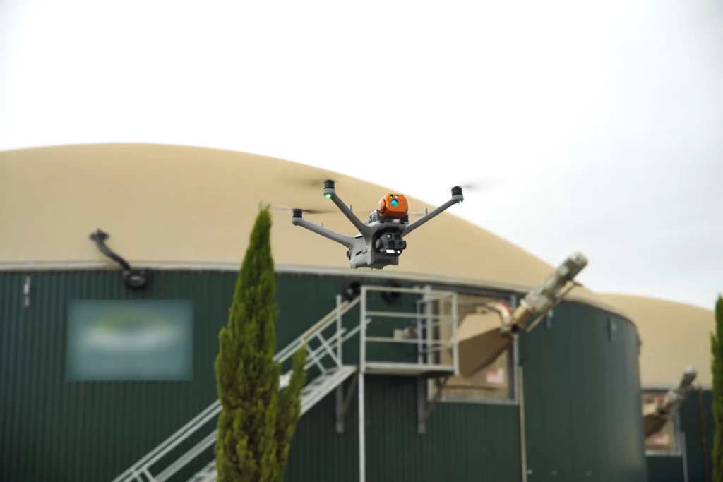 Utilisation du logiciel de supervision pour un drone automatisé industrie DJI Matrice 4TD équipé d'un capteur thermique et BL-CH4